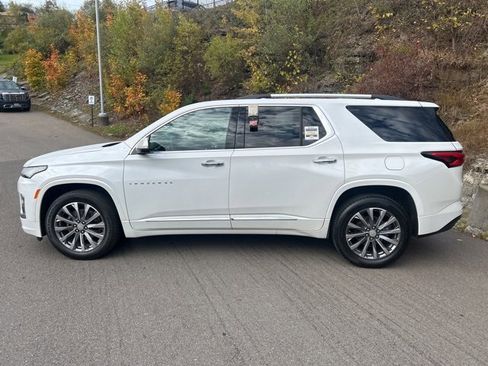 Used 2023 Chevrolet Traverse Premier image 20