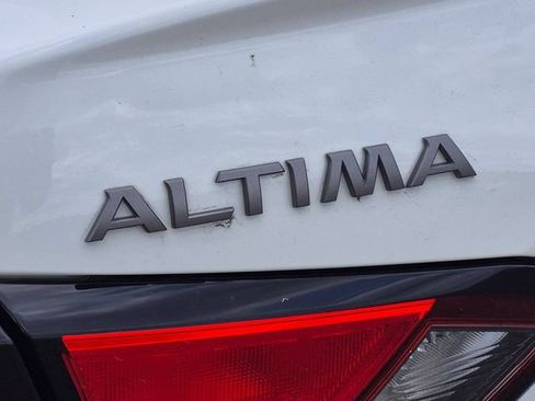Used 2024 Nissan Altima 2.5 SV FWD image 10