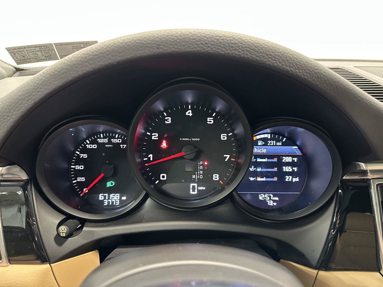 Used 2018 Porsche Macan AWD/4WD image 24