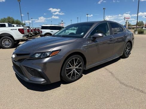 Used 2021 Toyota Camry SE w/ Audio Upgrade Package FWD image 1