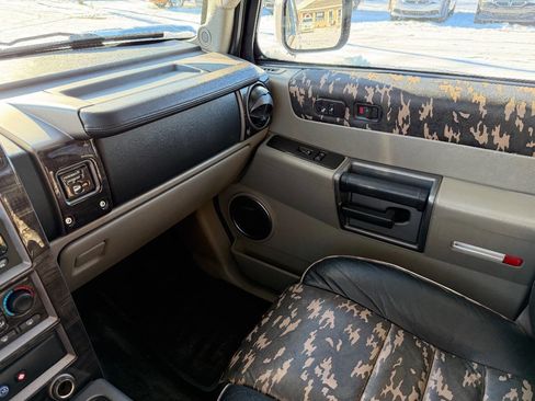 Used 2003 HUMMER H2 w/ Preferred Equipment Group image 19