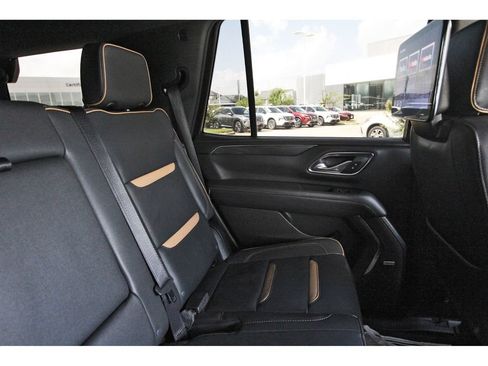 Used 2024 GMC Yukon AT4 w/ AT4 Premium Package AWD/4WD image 11