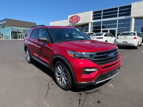 Used 2020 Ford Explorer XLT w/ Equipment Group 202A AWD/4WD image 4