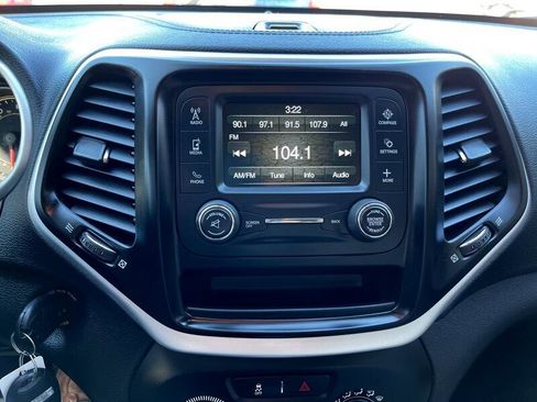 Used 2018 Jeep Cherokee Latitude image 20