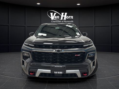 Used 2024 Chevrolet Traverse Z71 AWD/4WD image 2