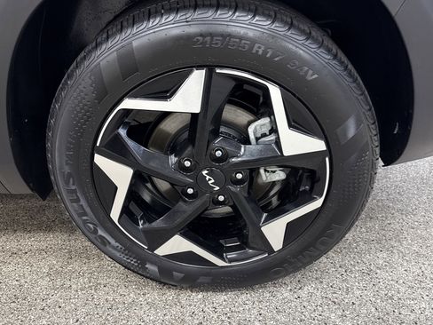 Used 2024 Kia Seltos EX image 2