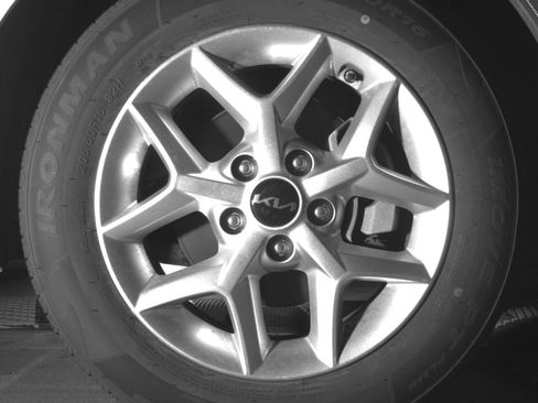 Used 2025 Kia Soul LX w/ LX Technology Package FWD image 16