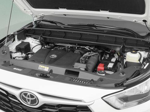 Used 2021 Toyota Highlander L FWD image 15