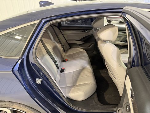 Used 2018 Honda Accord Touring image 13
