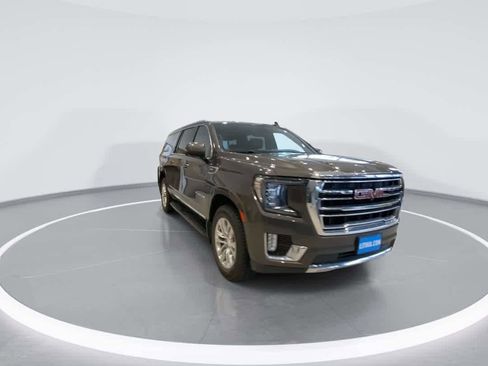 Used 2021 GMC Yukon XL SLT w/ SLT Premium Package AWD/4WD image 2