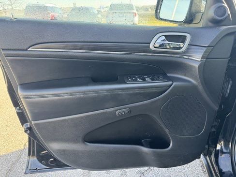 Used 2022 Jeep Grand Cherokee Limited w/ Trailer Tow Group IV image 11