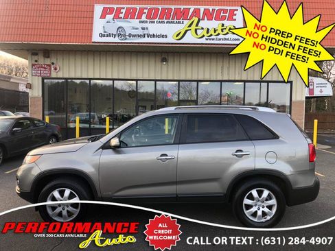 Used 2012 Kia Sorento LX w/ Convenience Pkg image 3