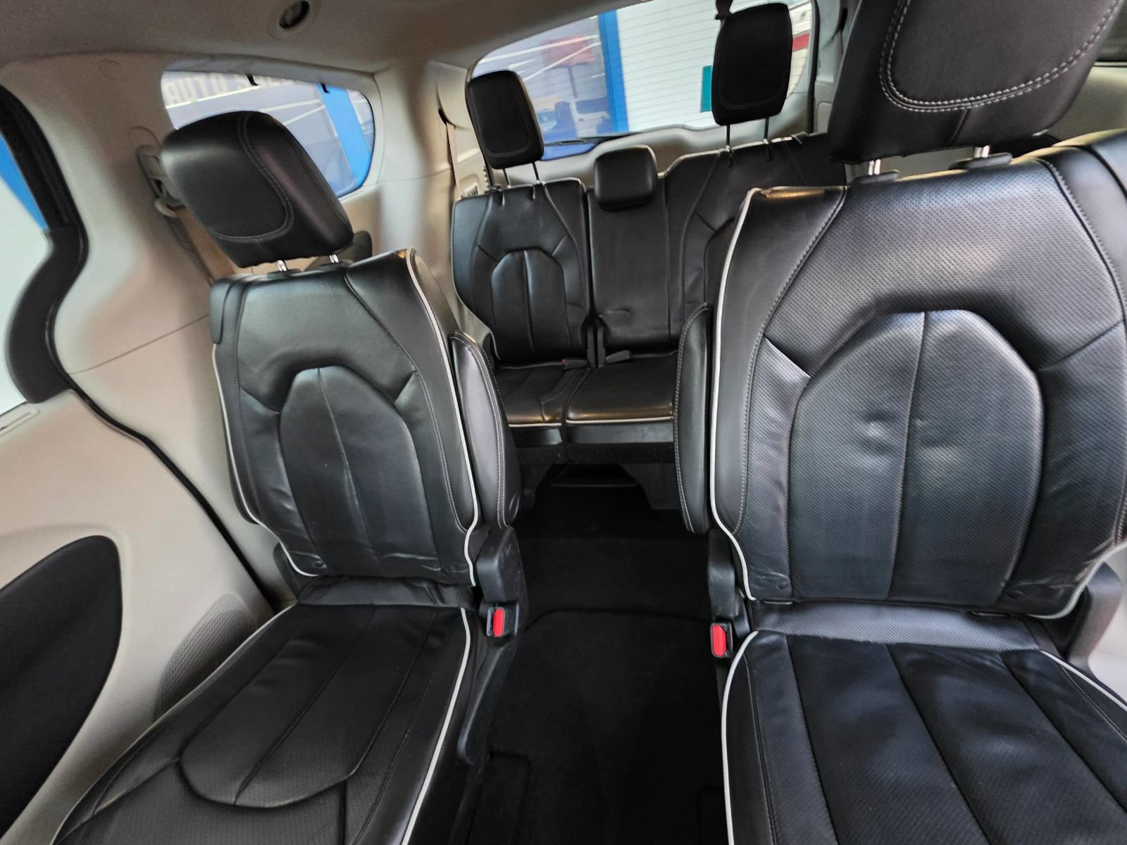 Used 2022 Chrysler Pacifica Limited AWD/4WD image 10