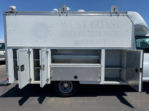 Used 2018 Chevrolet Express 3500 w/ Chrome Appearance Package RWD image 10