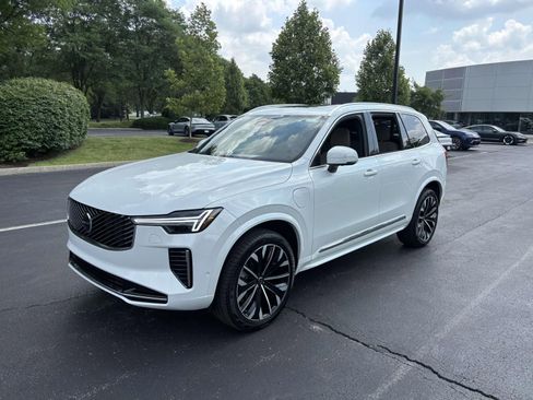 New 2026 Volvo XC90 T8 Plus w/ Protection Package Premier image 3