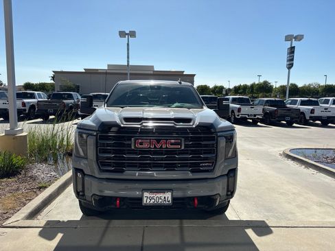 Used 2024 GMC Sierra 2500 AT4 AWD/4WD image 8