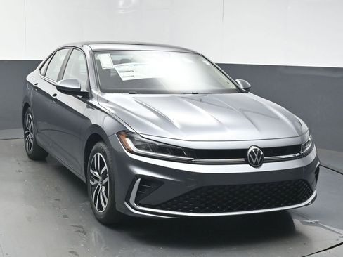 New 2026 Volkswagen Jetta SE image 2