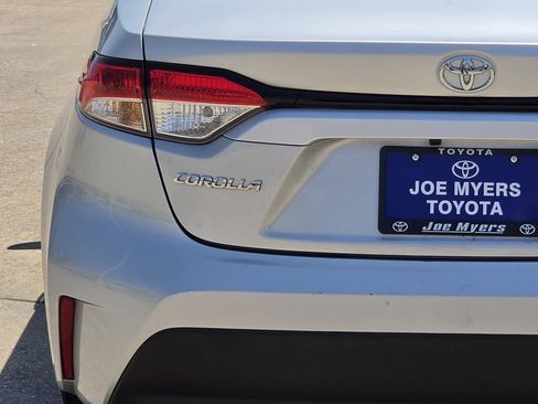 Used 2025 Toyota Corolla LE FWD image 10