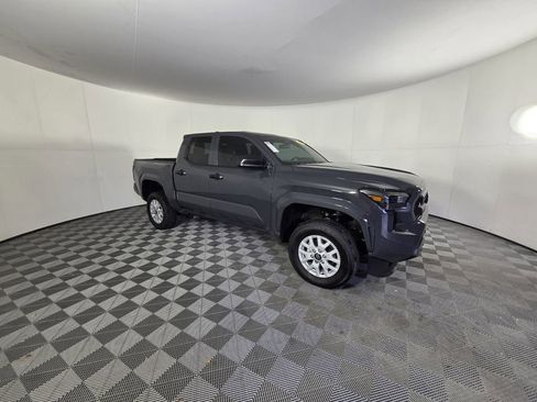Used 2025 Toyota Tacoma SR image 4