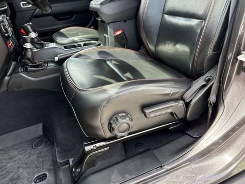 Used 2020 Jeep Gladiator Rubicon AWD/4WD image 12