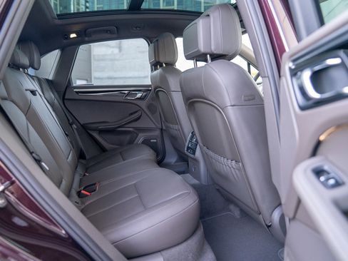 Certified 2026 Porsche Macan image 24