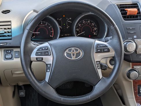 Used 2012 Toyota Highlander Limited w/ Tow Pkg AWD/4WD image 12