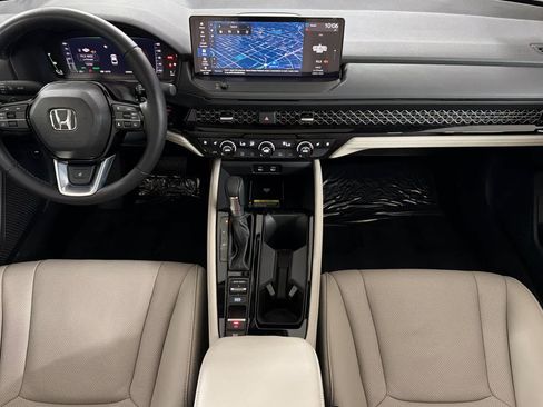 Used 2025 Honda Accord Touring image 3