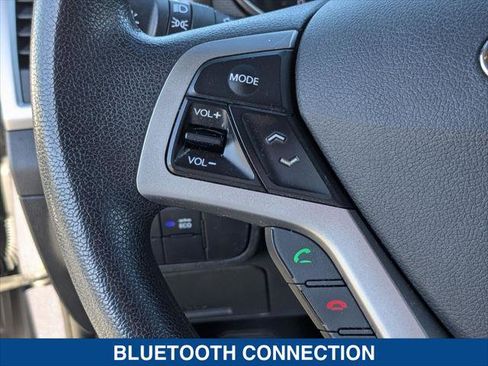 Used 2016 Hyundai Veloster image 16