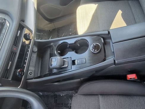 Used 2023 Nissan Rogue SV image 5