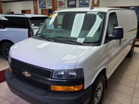 Used 2020 Chevrolet Express 3500 Extended w/ Driver Convenience Package RWD image 1