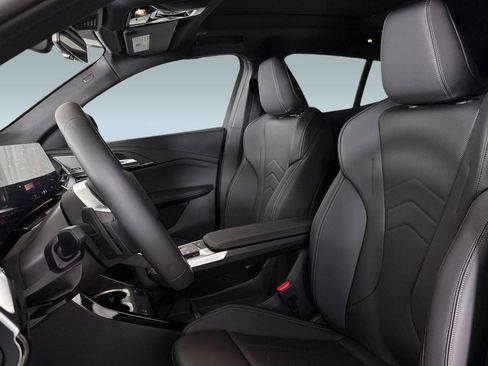 New 2026 BMW X2 xDrive28i w/ Technology Package AWD/4WD image 5