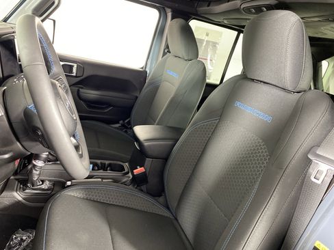 Used 2025 Jeep Wrangler Unlimited Rubicon 4xe AWD/4WD image 14