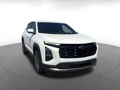 Used 2025 Chevrolet Equinox LT FWD image 3