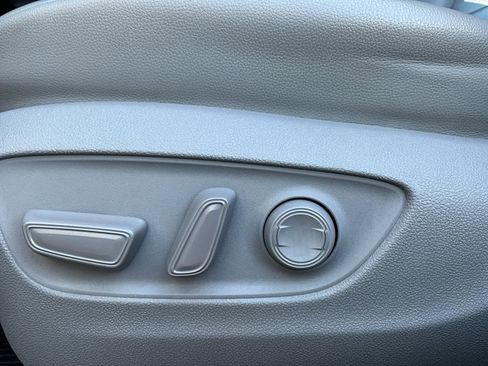 Used 2022 Toyota Highlander XLE image 16