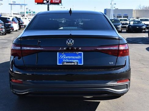 Used 2025 Volkswagen Jetta SE w/ Sunroof Package image 6