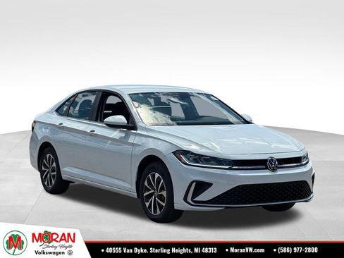 Used 2026 Volkswagen Jetta SE FWD image 5