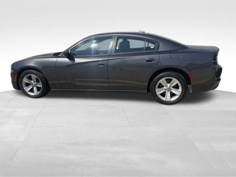 Used 2017 Dodge Charger SXT RWD image 5