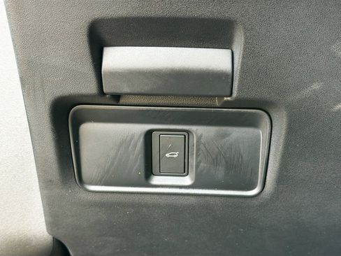 Used 2025 Land Rover Discovery Sport S image 34