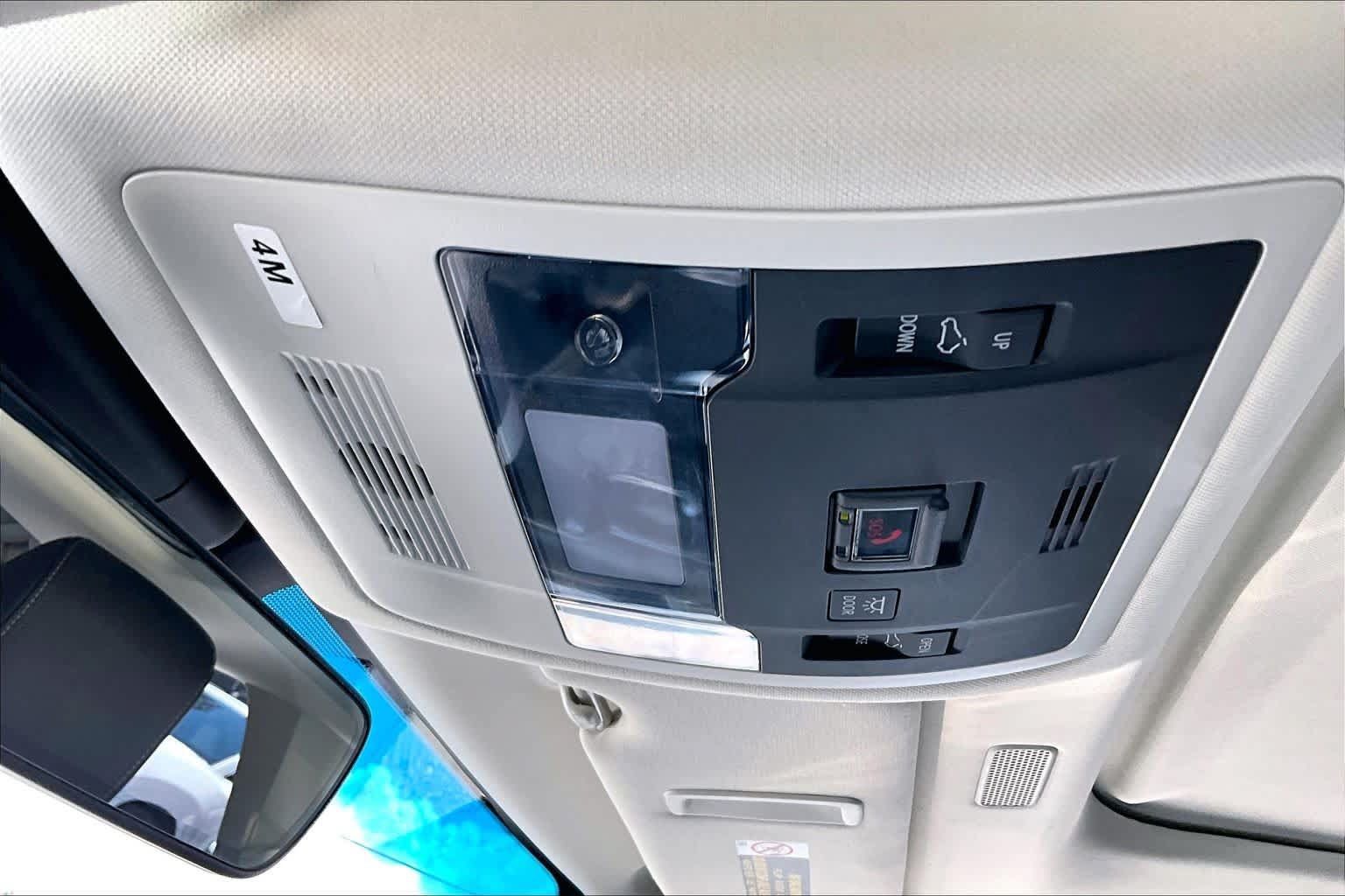 Used 2020 Lexus ES 300h w/ Premium Package FWD image 32