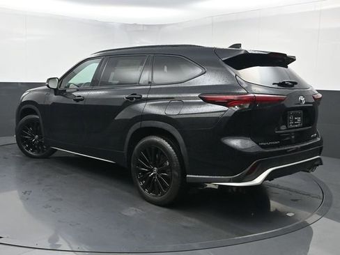 Used 2025 Toyota Highlander XSE AWD/4WD image 4