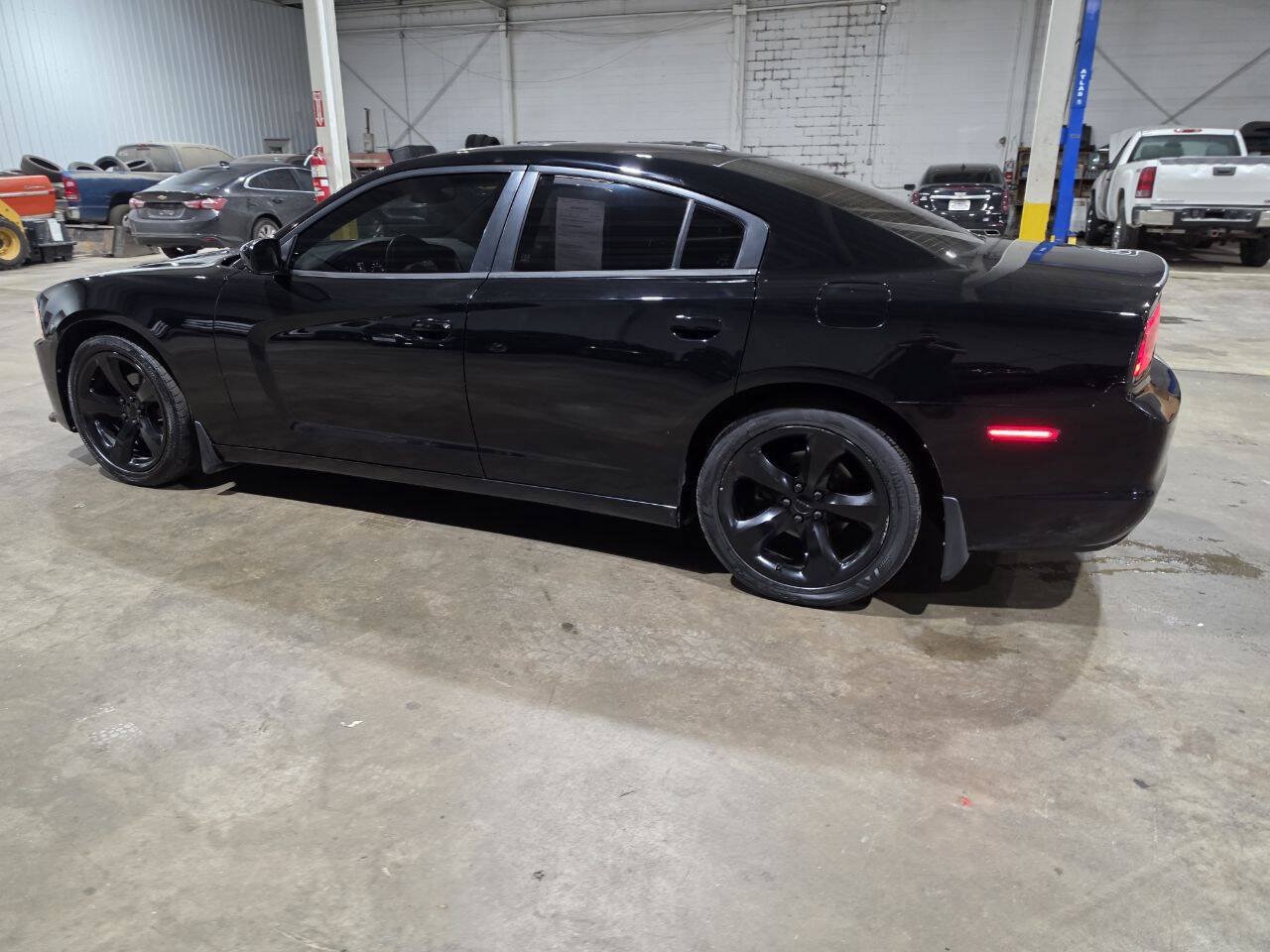 Used 2014 Dodge Charger SXT w/ Blacktop Package RWD image 7