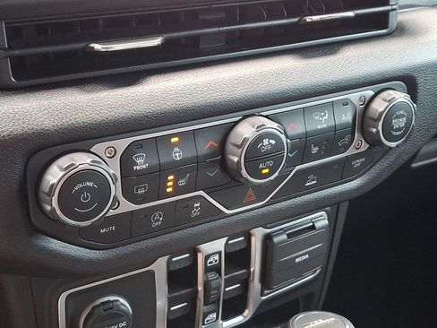 Used 2025 Jeep Gladiator Sport AWD/4WD image 15