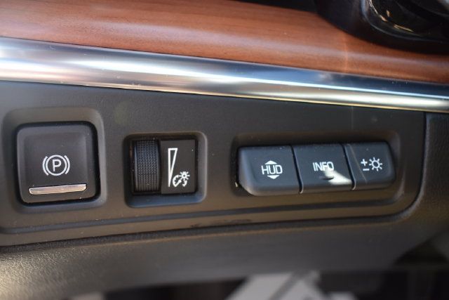 Used 2018 Cadillac XT5 Platinum w/ Driver Assist Package AWD/4WD image 24