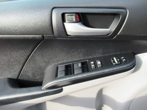 Used 2012 Toyota Camry LE FWD image 19