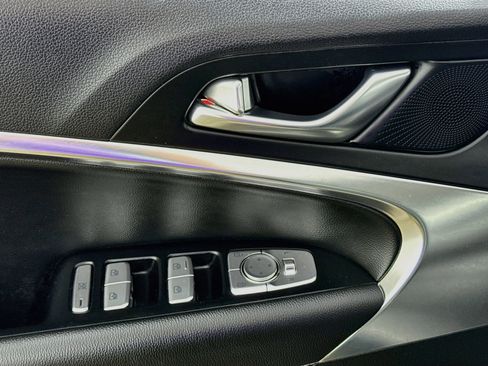 Used 2025 Genesis G70 2.5T image 20