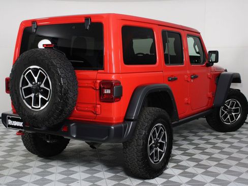 Used 2025 Jeep Wrangler Unlimited Rubicon w/ Convenience Group AWD/4WD image 4