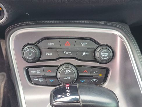Used 2020 Dodge Challenger SXT w/ Driver Convenience Group RWD image 19