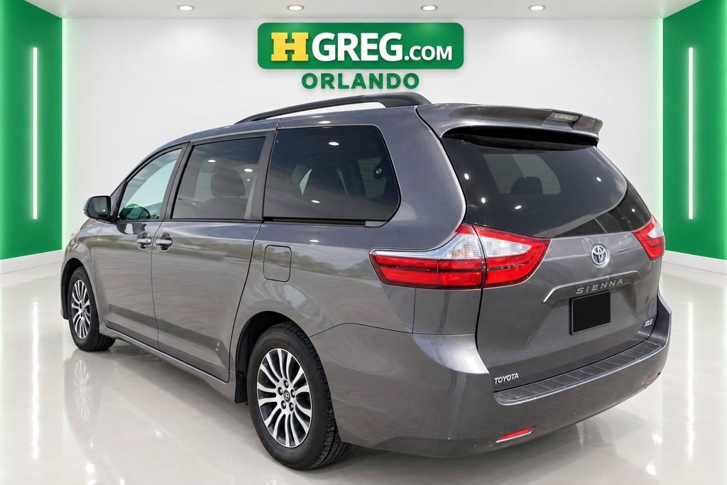 Used 2019 Toyota Sienna XLE w/ XLE Navigation Package FWD image 2