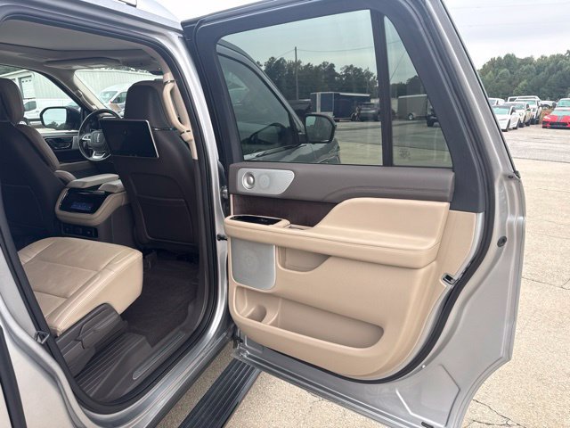 Used 2023 Lincoln Navigator L Reserve AWD/4WD image 18
