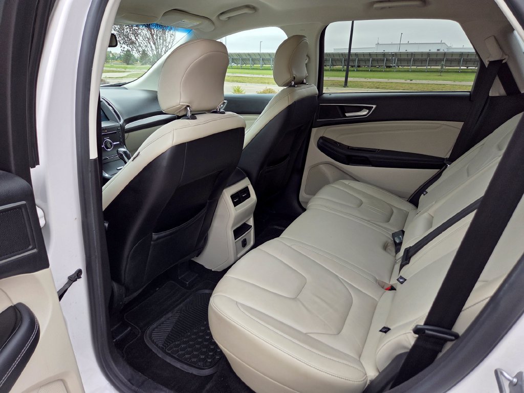 Used 2015 Ford Edge Titanium FWD image 35
